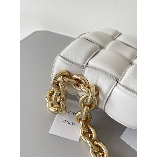 BOTTEGA VENETA Cassette Chain Padded Cassette White Gold Buckle Medium 26 Size: 26x18x6cm Full Leather