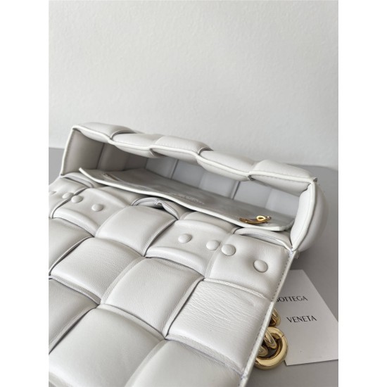 BOTTEGA VENETA Cassette Chain Padded Cassette White Gold Buckle Medium 26 Size: 26x18x6cm Full Leather