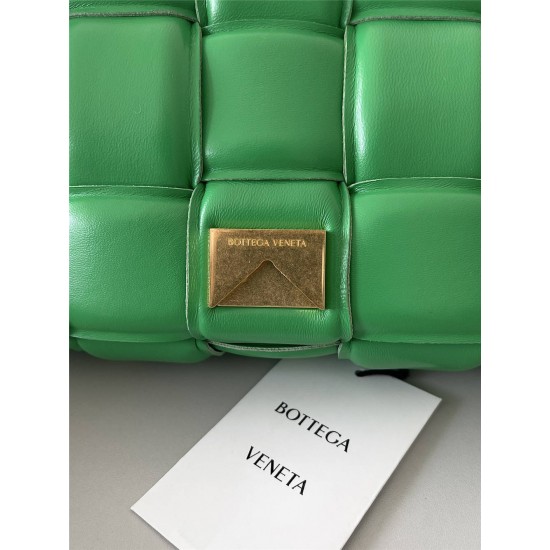 BOTTEGA VENETA Cassette Chain Padded Cassette Green Gold Buckle Medium 26 Size: 26x18x6cm Full Leather