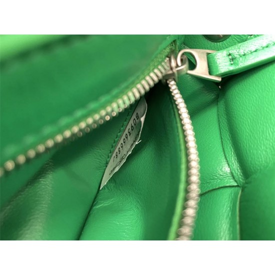 BOTTEGA VENETA Cassette 19 Medium Green 19x12x5cm Full Leather