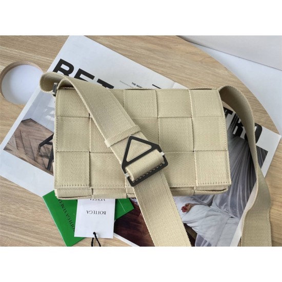 BOTTEGA VENETA Cassette 25 Medium New White 25x15x5cm Full Leather