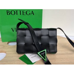 BOTTEGA VENETA Cassette 23 Medium Black Green Clasp 23x15x5cm Full Leather