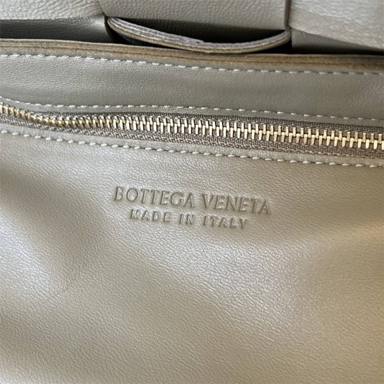 BOTTEGA VENETA Cassette 23 Medium Black with Metal 23x15x5cm Full Leather