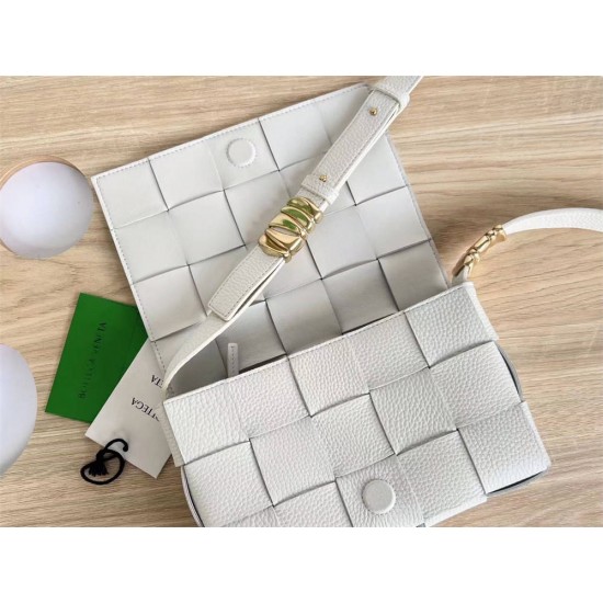 BOTTEGA VENETA Cassette 23 Medium White with Metal 23x15x5cm Full Leather