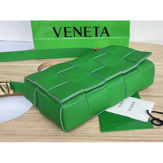 BOTTEGA VENETA Cassette 23 Medium Green with Metal 23x15x5cm Full Leather