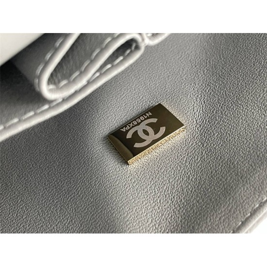 Chanel Classic Flap bag Medium 25 Gray with gold hardware, Caviar leather, Hass Factory leather, edge stitching.