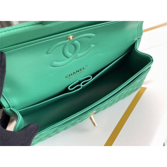 Chanel Classic Flap bag Medium 25 Green with champagne gold hardware, Caviar leather, Hass Factory leather, seamless.