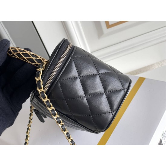 Chanel Vanity Makeup pouch 23A Black with gold hardware, handle, Camellia adjustable buckle, lambskin, 17x10x8cm.