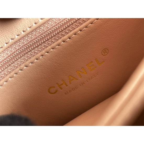 Chanel 23S Trendy CC in medium size 25, light pink, lambskin, light gold-tone hardware, Hass Factory leather, 17x25x12cm