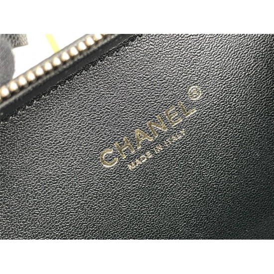 Chanel Classic Vanity Case Small 17 in Black, Gold Hardware, Caviar Leather, Hass Factory Leather, Dimensions: 14x17x8cm.