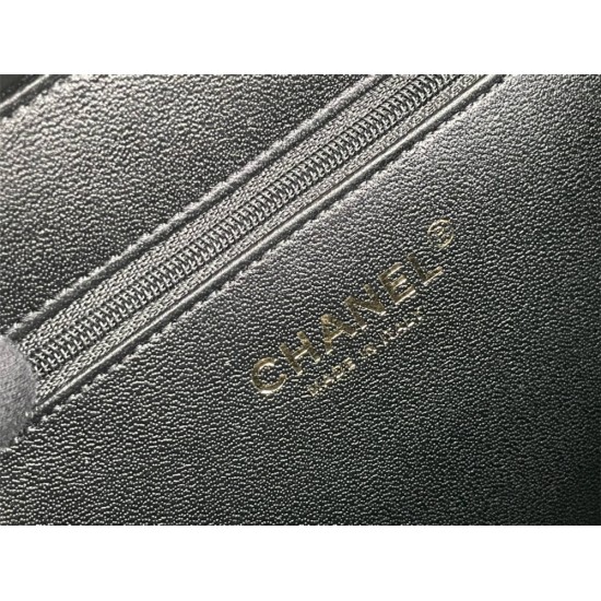 Chanel Classic Vanity Case Medium 21 in Black, Gold Hardware, Caviar Leather, Hass Factory Leather, Dimensions: 16x21x9cm.