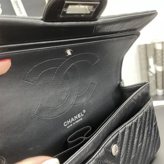 Chanel Classic Flap Bag in 2.55 V-Pattern So Black, Medium 24, Black, Silver Hardware, Lambskin Leather, Padded Leather, Hass Factory Leather, Dimensions: 24cm.