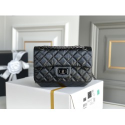 Chanel Classic Flap Bag in 2.55 Diamond Pattern So Black, Small 20, All Black, Lambskin Leather, Padded Leather, Hass Factory Leather, Dimensions: 20x16x6cm.