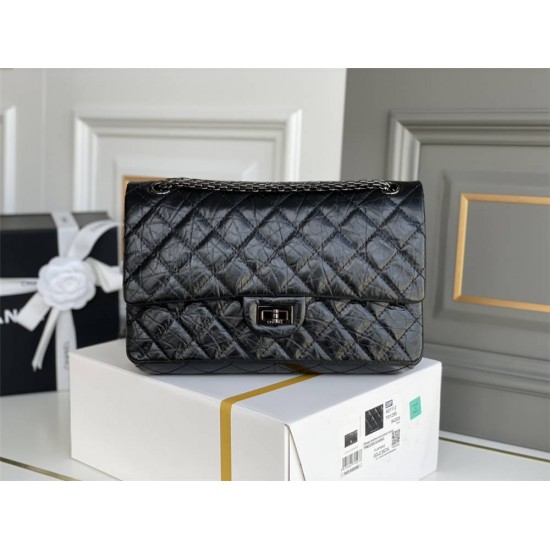 Chanel Classic Flap Bag in 2.55 Diamond Pattern So Black, Large 28, All Black, Lambskin Leather, Padded Leather, Hass Factory Leather, Dimensions: 28x20x8cm.