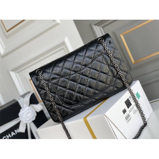 Chanel Classic Flap Bag in 2.55 Diamond Pattern So Black, Large 28, All Black, Lambskin Leather, Padded Leather, Hass Factory Leather, Dimensions: 28x20x8cm.