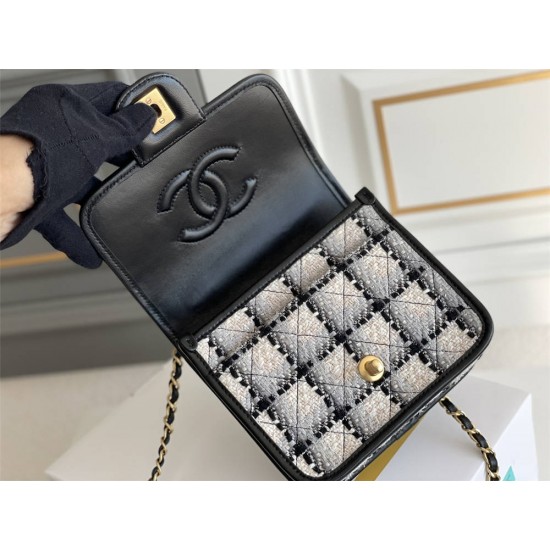 Chanel 22K Flap Bag for Autumn/Winter, Messenger Bag in Woolen Fabric, Gray, Gold Hardware, Dimensions: 17x21x6cm.