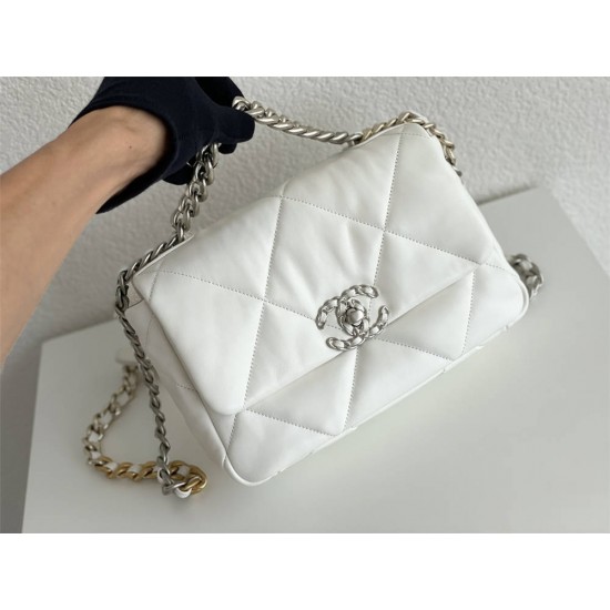 Chanel 19 Bag 22S in White with Silver Hardware, Small 26, Lambskin Leather, Hass Factory Leather, 26x16x9cm.