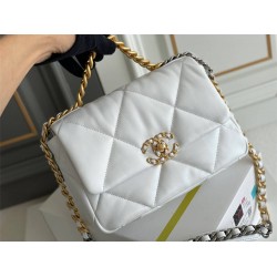 Chanel 19 Bag in White with Gold Hardware, Small 26, Lambskin Leather, Hass Factory Leather, 26x16x9cm.