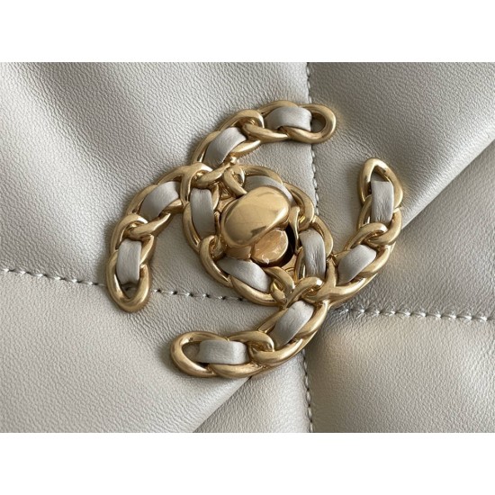 Chanel 19 Bag in Cream with Gold Hardware, Small 26, Lambskin Leather, Hass Factory Leather, 26x16x9cm.