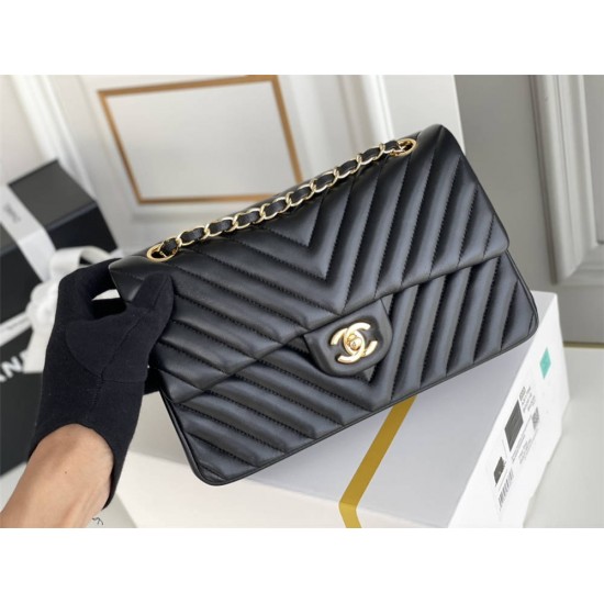 Chanel Classic Flap Bag in Medium 25, Black with Gold Hardware, Lambskin Leather, Hass Factory Leather, 25x16x7cm.