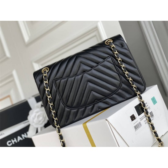 Chanel Classic Flap Bag in Medium 25, Black with Gold Hardware, Lambskin Leather, Hass Factory Leather, 25x16x7cm.