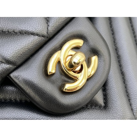 Chanel Classic Flap Bag in Medium 25, Black with Gold Hardware, Lambskin Leather, Hass Factory Leather, 25x16x7cm.