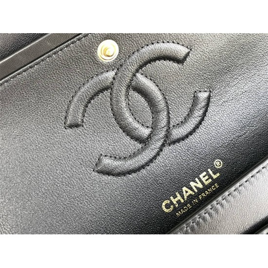 Chanel Classic Flap Bag in Medium 25, Black with Gold Hardware, Lambskin Leather, Hass Factory Leather, 25x16x7cm.