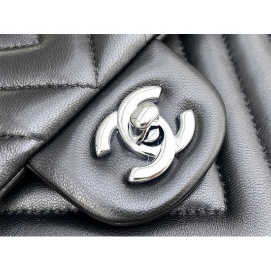 Chanel Classic Flap Bag in Medium 25, Black with Silver Hardware, Lambskin Leather, Hass Factory Leather, 25x16x7cm.