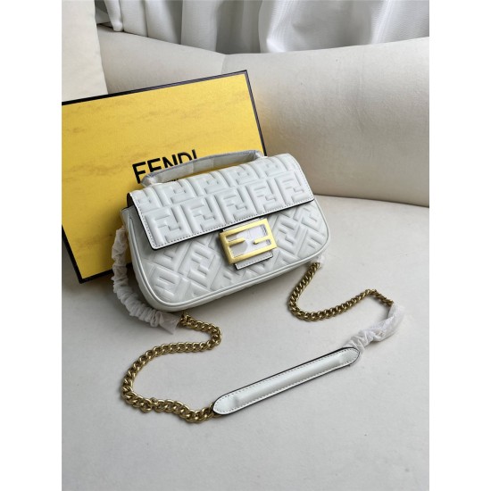 Fendi Baguette Medium 24 Chain White All Leather Gold Buckle 24x14.5x7cm 7001