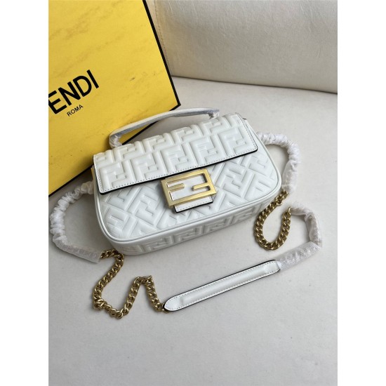 Fendi Baguette Medium 24 Chain White All Leather Gold Buckle 24x14.5x7cm 7001