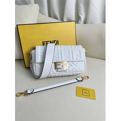 Fendi Baguette Medium 27 Chain White All Leather Gold Hardware 27x15x6cm 211