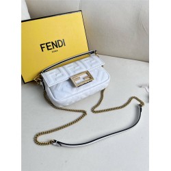 Fendi Baguette Mini 19 Chain White All Leather Gold Buckle 19x11.5x4cm