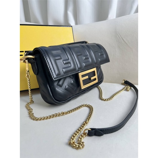 Fendi Baguette Mini 19 Chain Black All Leather Gold Buckle 19x11.5x4cm