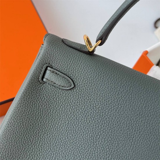 Hermes Hermès Kelly 25cm Togo CC63 Apricot Green Waxed Thread Gold Hardware Hand-Stitched