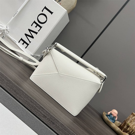 Loewe Puzzle White Small 18 Model: L062312, L10173 Size: 18x12.5x8cm