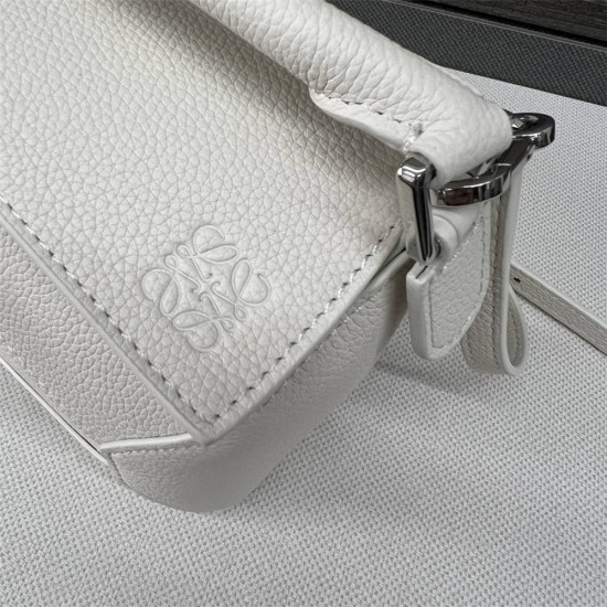 Loewe Puzzle White Small 18 Model: L062312, L10173 Size: 18x12.5x8cm