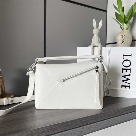 Loewe Puzzle White Medium 24 Model: L062324, L10172 Size: 24x10.5x16cm