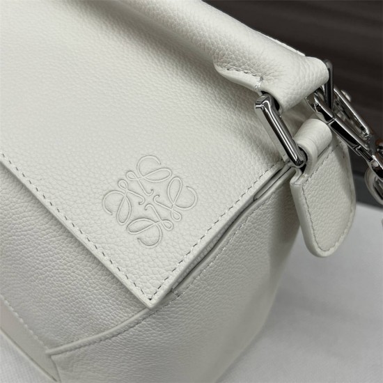 Loewe Puzzle White Large 29 Model: L062329, L10171 Size: 29x19.5x14cm