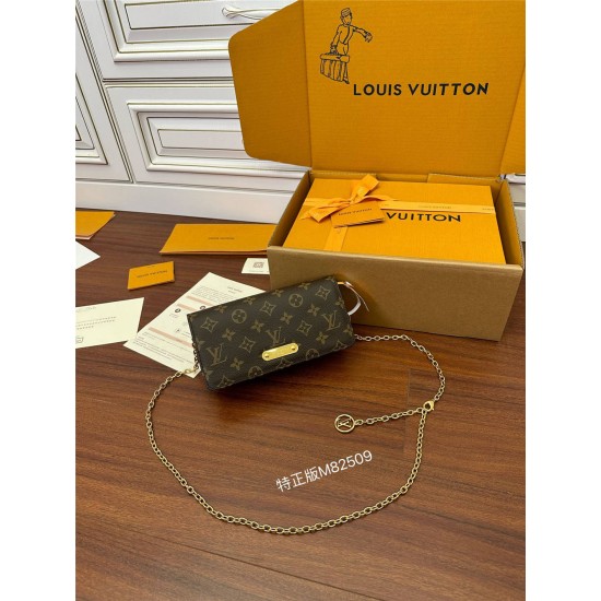 Louis Vuitton Wallet On Chain Lily in Monogram (M82509): 10.7x10.2x3.5cm