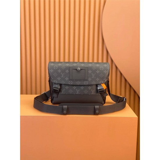 Louis Vuitton Discovery Messenger PM Voyager in Monogram Eclipse Black (M40511): 33.0x22.5x11.0 cm