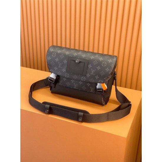 Louis Vuitton Discovery Messenger PM Voyager in Monogram Eclipse Black (M40511): 33.0x22.5x11.0 cm