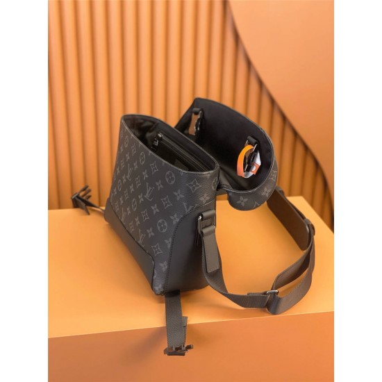 Louis Vuitton Discovery Messenger PM Voyager in Monogram Eclipse Black (M40511): 33.0x22.5x11.0 cm