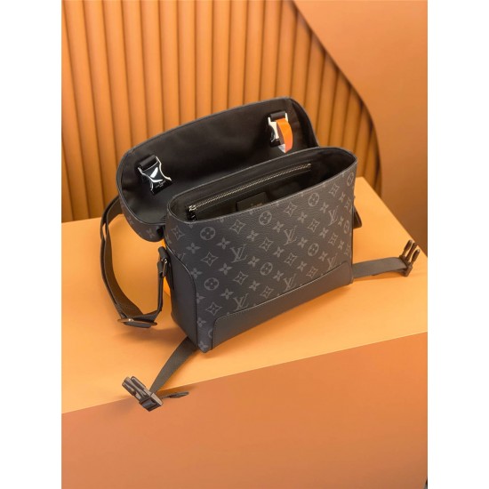 Louis Vuitton Discovery Messenger PM Voyager in Monogram Eclipse Black (M40511): 33.0x22.5x11.0 cm