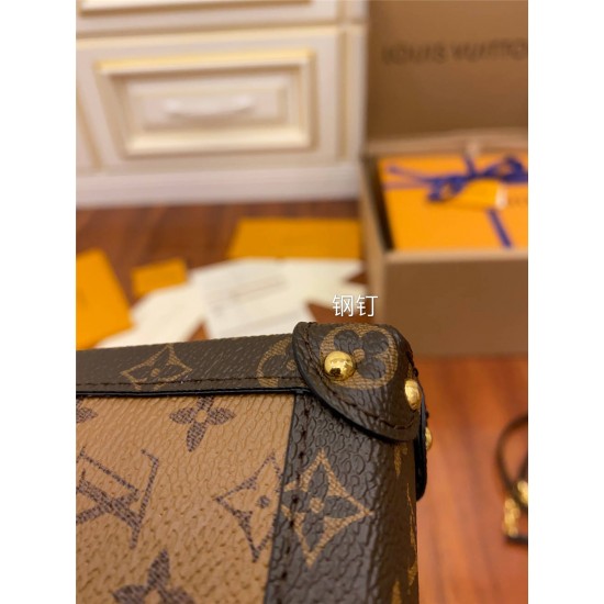 Louis Vuitton M67873 Yellow Trunk Vertical Chain Bag: Size - 11.0x17.5x3.5cm