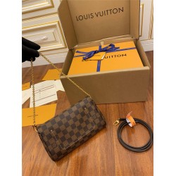 Louis Vuitton M41276 Favorite Monogram Chain Bag: Size - 22x13x4cm