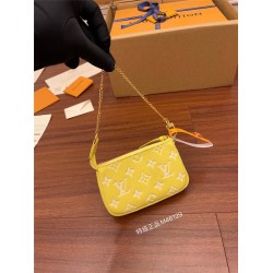 Louis Vuitton M46129 Mother's Day Special Mini Pochette Accessoires Clutch: Size - 15.5x10.5x4cm