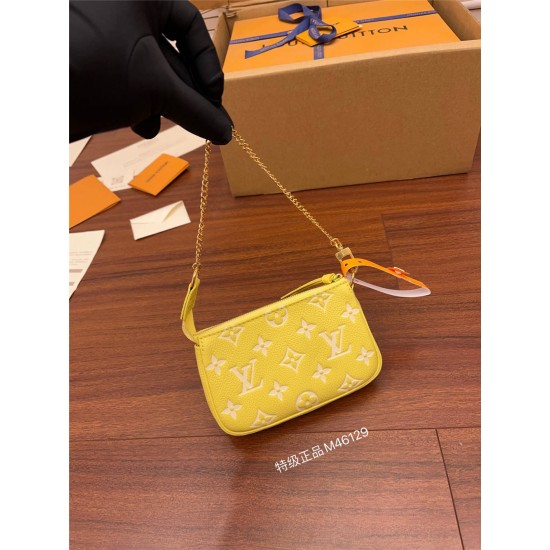 Louis Vuitton M46129 Mother's Day Special Mini Pochette Accessoires Clutch: Size - 15.5x10.5x4cm