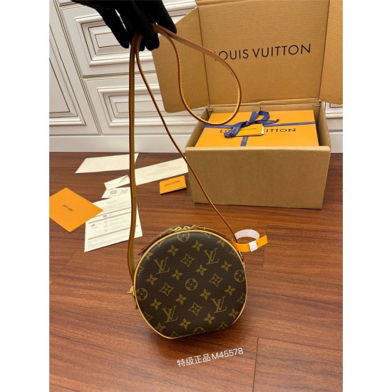 Louis Vuitton M45578 BOÎTE CHAPEAU SOUPLE Small Handbag Nicolas Ghesquière: Size - 17x18x7cm