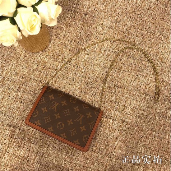 Louis Vuitton M68746 DAUPHINE Chain Bag Monogram and Monogram Reverse Two-tone Canvas LV Circle Hook, Size: 18.5x12x5cm