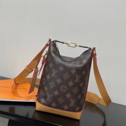 Louis Vuitton HOBO CRUISER Small Handbag (M46241) Hobo Cruiser Handbag, Size: 17x24x8.5cm